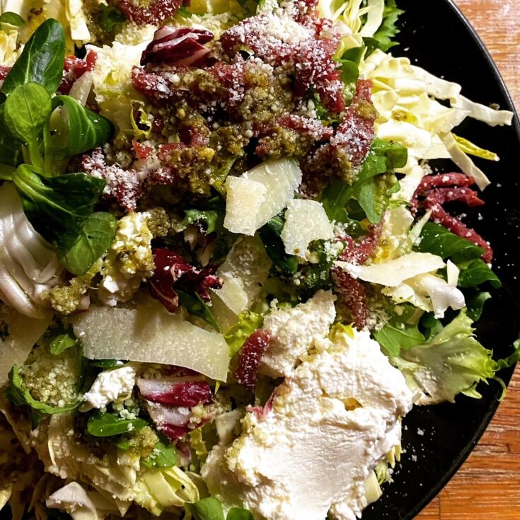 Spidskål salat med, Bresaola, Ricotta og honning dressing ...